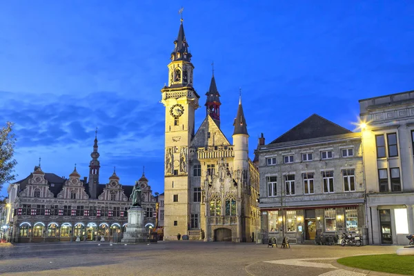 Praça Grote Markt de Aalst à noite — Fotografia de Stock