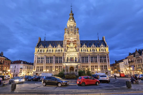Stadshuset av Shaerbeek på kvällen, Bryssel — Stockfoto