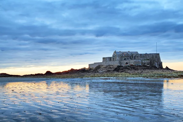 Φρούριο εθνική στο saint malo της Γαλλίας — Φωτογραφία Αρχείου