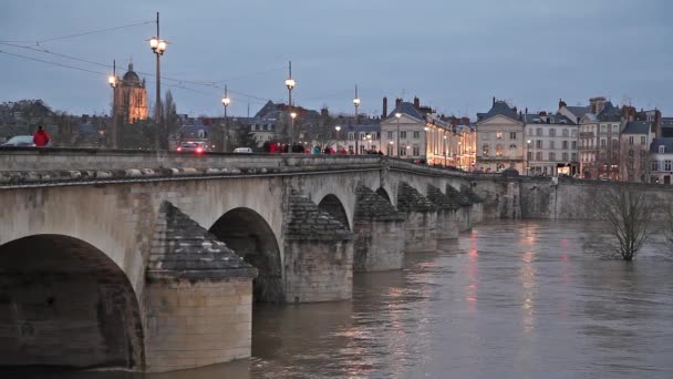 Pont Georges V, Orleans, Francia — Vídeo de stock
