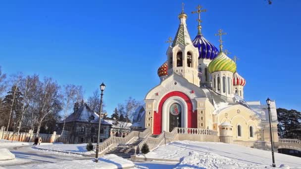 Kerk in Peredelkino Moskou regio — Stockvideo