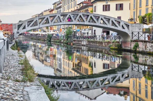 Szerte a naviglio grande-csatorna híd — Stock Fotó