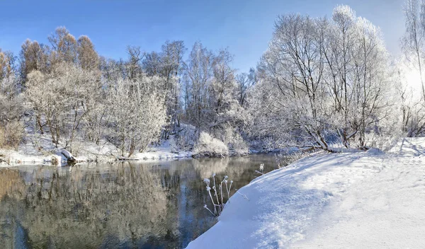 Paesaggio invernale del fiume Istria — Foto Stock