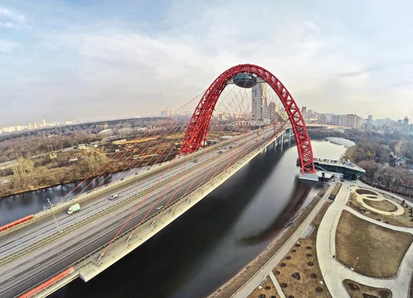 Luchtfoto op rood hangbrug, Moskou — Stockfoto