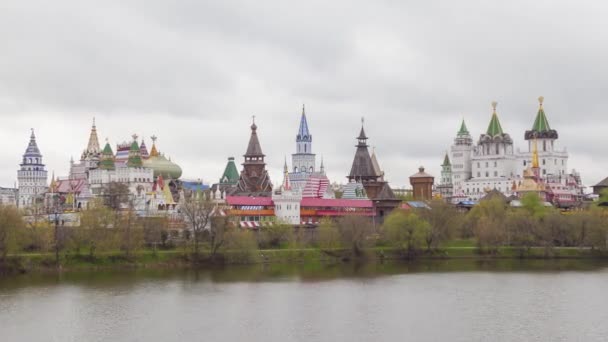 Izmaylovo Kremlin ile bulutlu gökyüzü, Moskova — Stok video