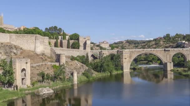 トレド、スペインのサン マルティン橋 — ストック動画