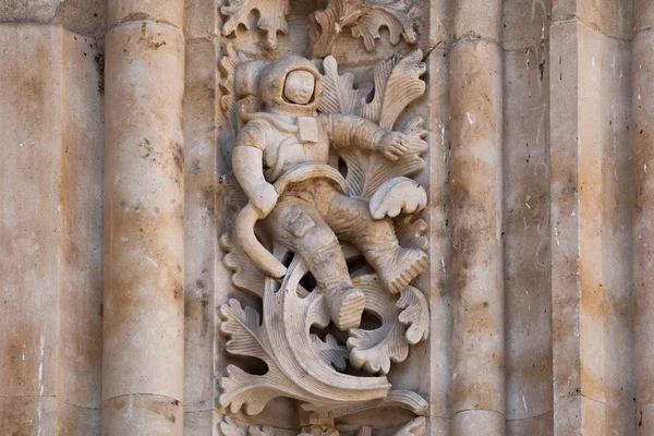 Astronaut carved in stone in the Salamanca Cathedral Facade — Stock Photo, Image