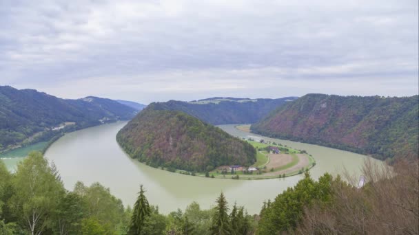 Pittoreske bocht van de rivier Donau in Opper-Oostenrijk — Stockvideo