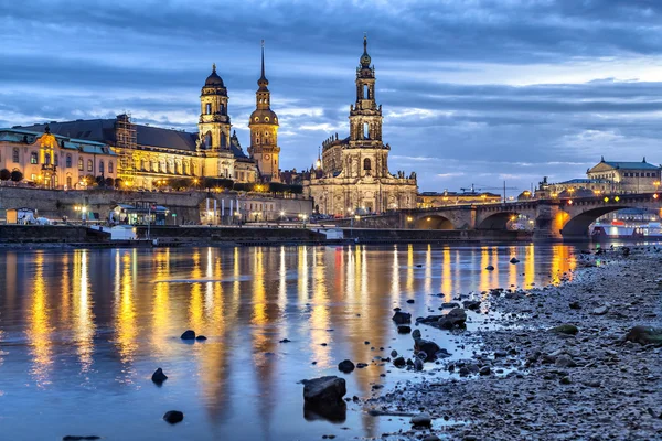 Vista sobre Dresden do lado do rio Elba — Fotografia de Stock