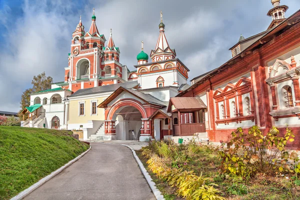 Троицкая церковь в Саввино-Сторожевском монастыре — стоковое фото