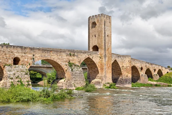 Ponte de pedra medieval em Frias, Espanha — Fotografia de Stock