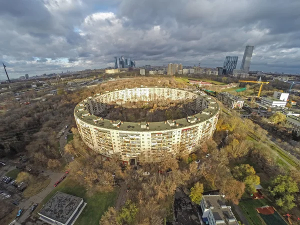 Luchtfoto van ronde gebouw in Moskou — Stockfoto
