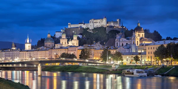 'S avonds panorama van Salzburg — Stockfoto