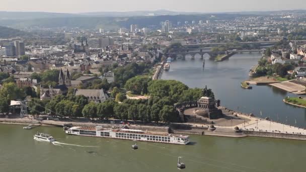 コブレンツ、ドイツ語コーナーの空中写真 — ストック動画