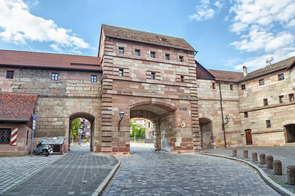 Neutor portão na cidade velha de Nuremberga — Fotografia de Stock