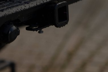 Bulanık kaldırım, dayanıklı metal kaplama, fonksiyonel eşleşme...