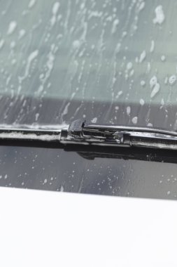 Cam boyunca sabunlu su süpürme, mikro kabuk hareketi kiri, sabun izlerini ve lekeleri ortadan kaldırma, mekanik hareket yakın çekim, bakım ve değiştirme bağlamında vurgulandı