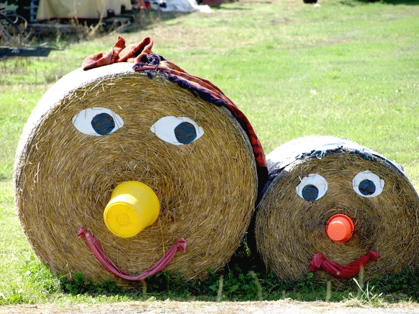 Una familia hecha de pacas de paja —  Fotos de Stock