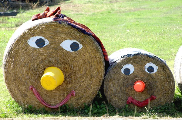 A family made out of straw bales — Stock Photo, Image