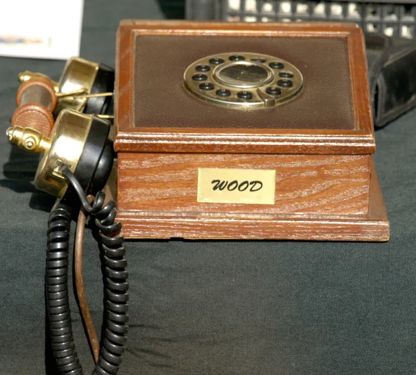 eski ahşap cep telefonu