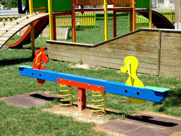 Parque infantil en el parque —  Fotos de Stock