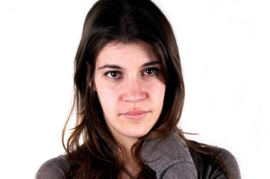 Stüdyo çekim beyaz arka plan üzerinde genç bir kız