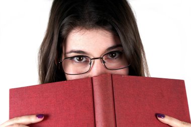 Beyaz zemin üzerinde bir öğrenci stüdyo çekim