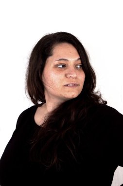 Siyah gömlek olan bir kadının portresi 