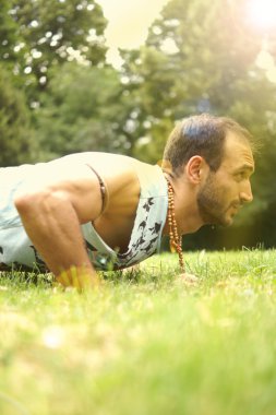 Sabah parkta egzersiz yapma