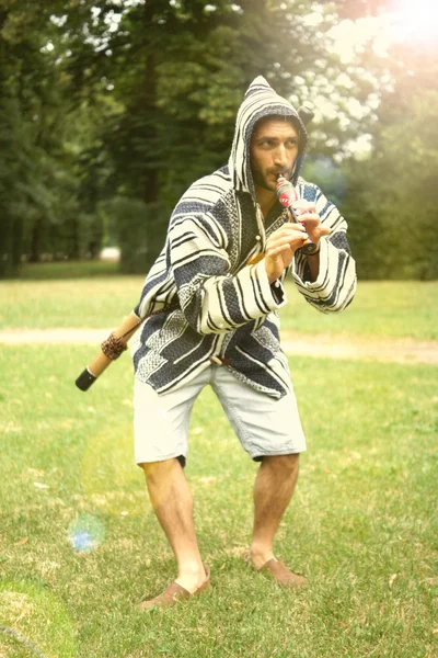 Playing music in the park on summer — Stock Photo, Image