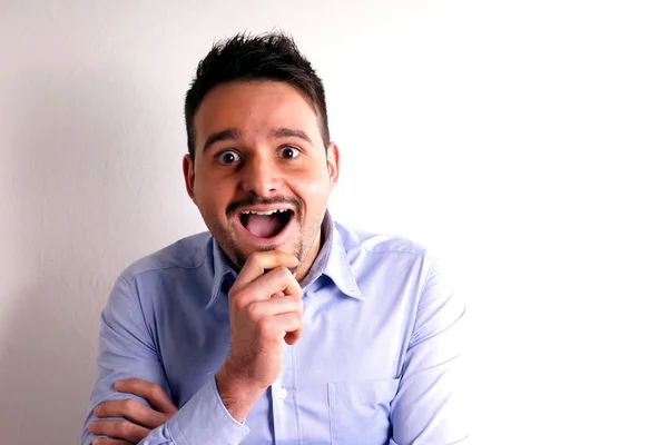 Menino com camisa — Fotografia de Stock