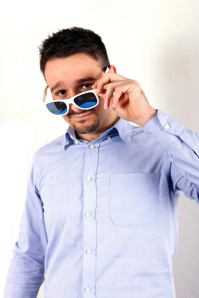 Pojke med solglasögon — Stockfoto
