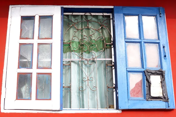 Färgade windows — Stockfoto