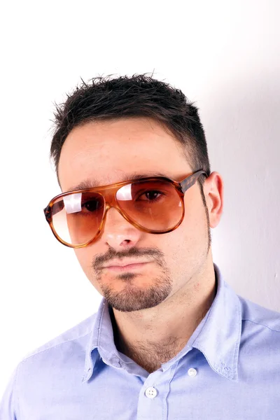 Junge mit Sonnenbrille — Stockfoto