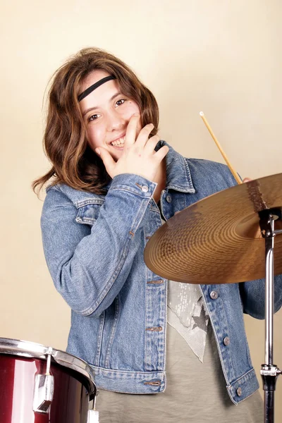 Menina na bateria — Fotografia de Stock