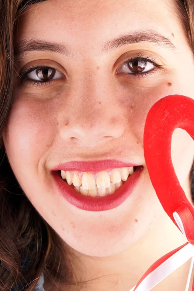 Menina com coração vermelho — Fotografia de Stock