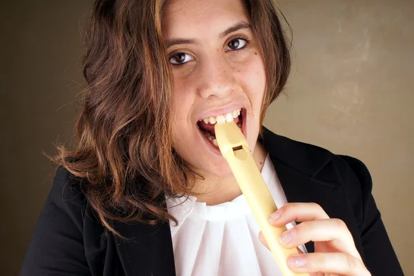Chica con flauta —  Fotos de Stock