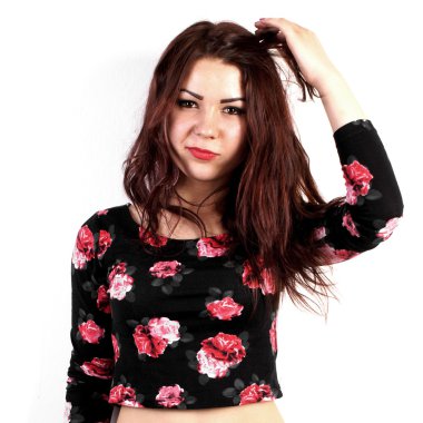 Stüdyo çekim beyaz arka plan üzerinde genç bir kız