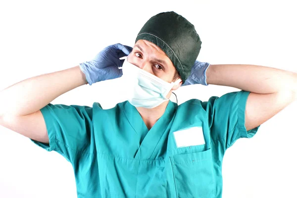 Retrato de um jovem vestindo roupas médicas — Fotografia de Stock