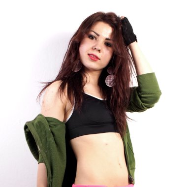 Stüdyo çekim beyaz arka plan üzerinde genç bir kız