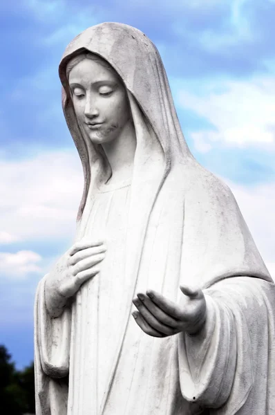 Medjugorje kasabasındaki Meryem heykeli