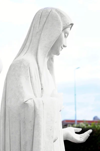 在 Medjugorje 圣母玛利亚的雕像 — 图库照片