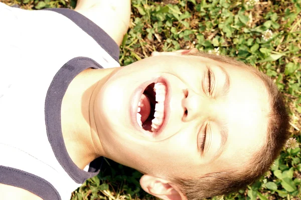 Detalle de rodaje al aire libre de niños divertidos — Foto de Stock