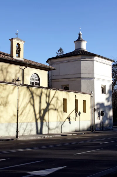 Détail d'une ancienne église catholique italienne — Photo