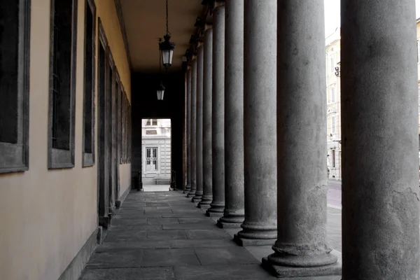 Dettaglio delle colonne del Teatro Regio di Parma — Foto Stock