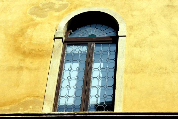 Detail of ancient external window in Italy — Stock Photo, Image