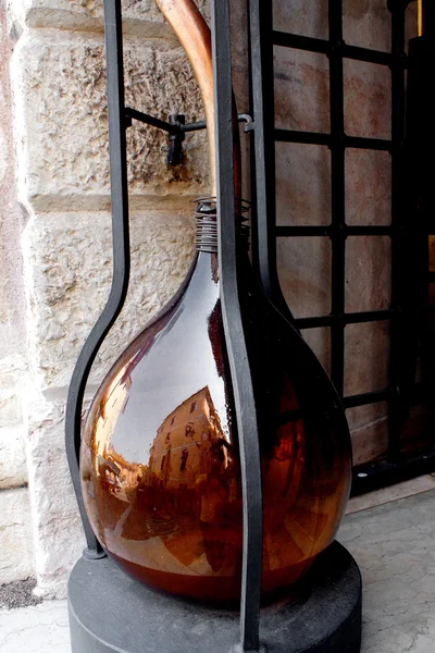 Gros plan sur les outils de distillation de l'alcool — Photo