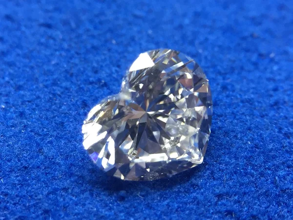 Diamante en forma de corazón — Foto de Stock