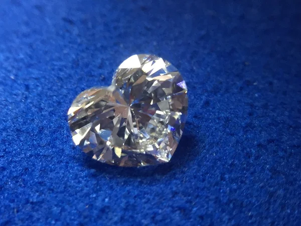 Diamante en forma de corazón — Foto de Stock