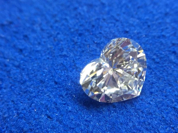 Diamante en forma de corazón — Foto de Stock